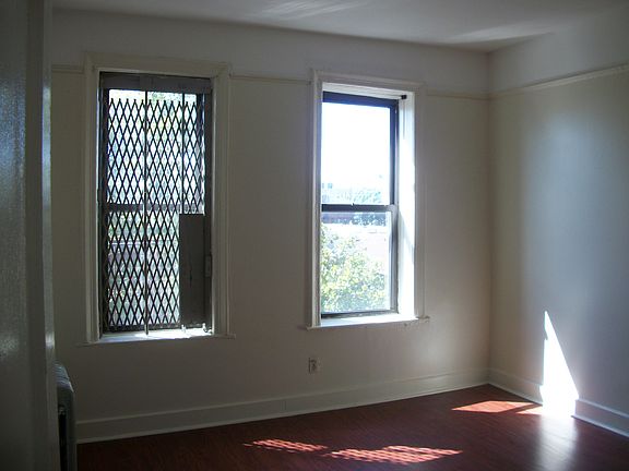 3rd image of 321 Linden Blvd