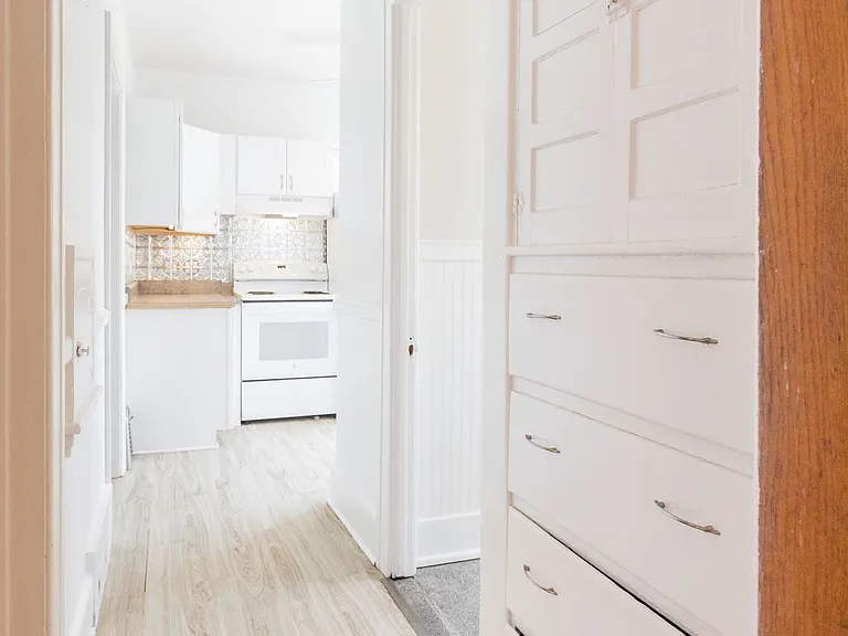 1042 Wayburn Ave — Photo 13