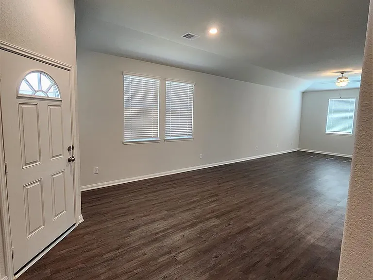 11318 Cora Ln — Photo 3