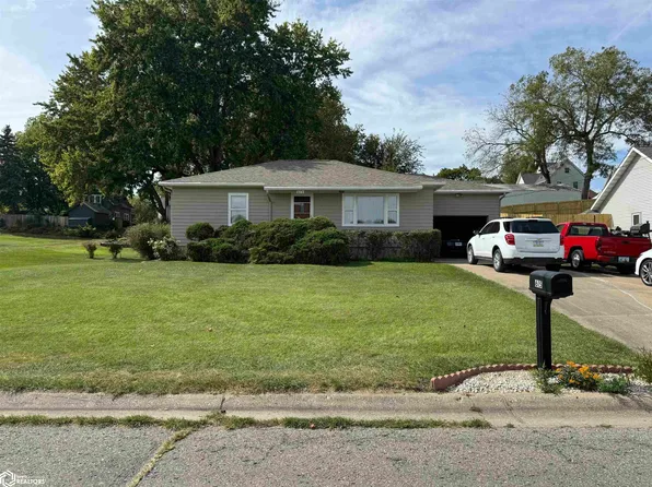 615 N 1st St, Oskaloosa, IA 52577
