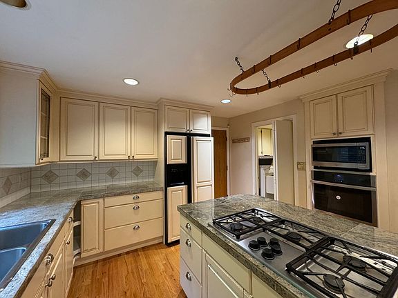 5th image of 2231 W Lake Sammamish Pkwy SE