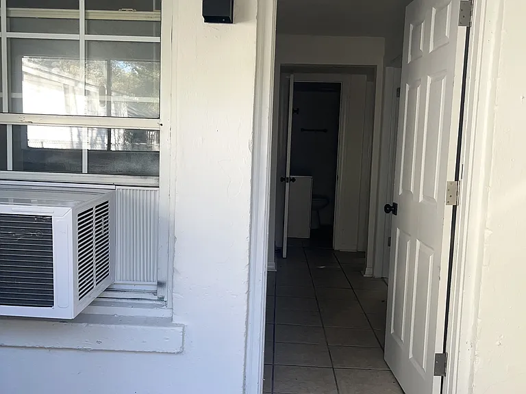 1426 W 22nd St — Photo 22