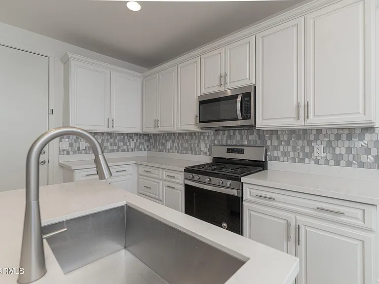 6018 W Hartford Ct — Photo 11