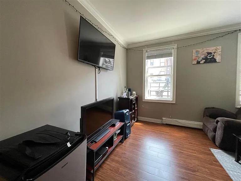 515 Bloomfield St #2 — Photo 3