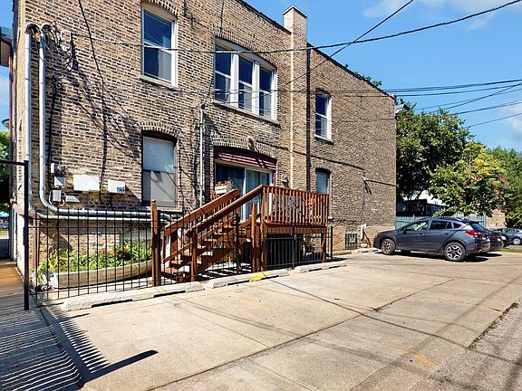 4th image of 1555 W Rosemont Ave #2