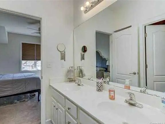 5th image of 118 Town Center Dr