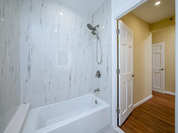 45 River Dr South image 11 of 30