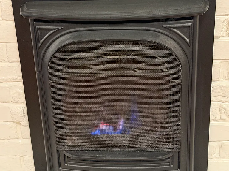 Working gas fireplace
