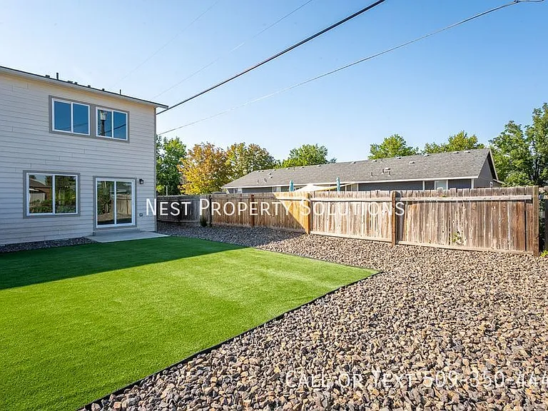 1070 S Grand Dr #B — Photo 36