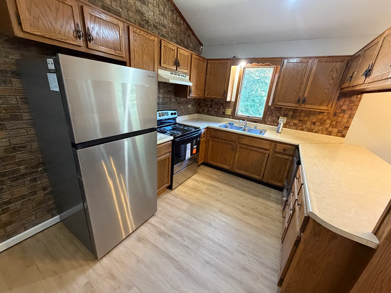 2 bed, $1,000 — Photo 3