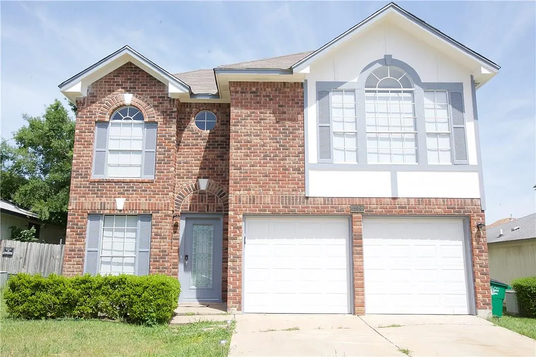 3 bed, 2.5 bath, 2212 sqft, $2,000 — Photo 1