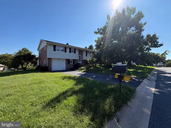 608 Beach St, Reading, PA 19605