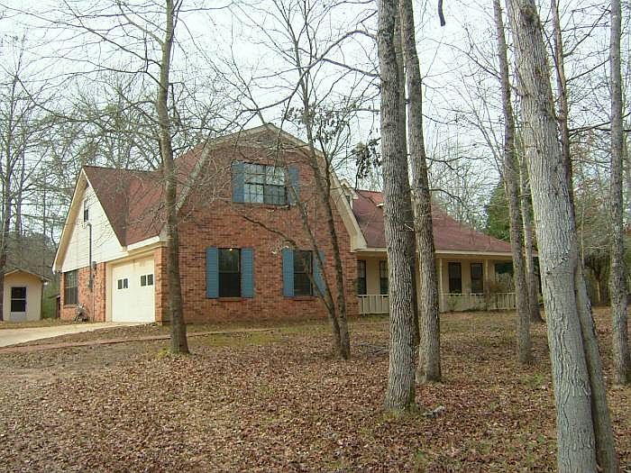2nd image of 300 Lynn Dr