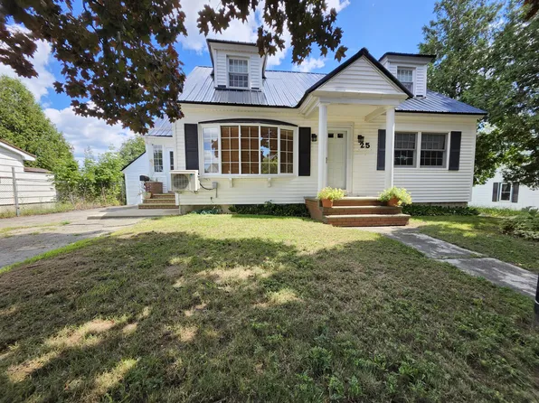 25 Eastern Avenue, East Millinocket, ME 04430