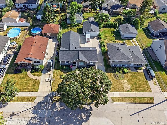3rd image of 1112 Millard Ave