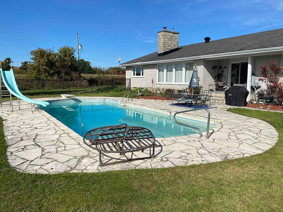 2nd image of 4082 Rideau Valley Dr