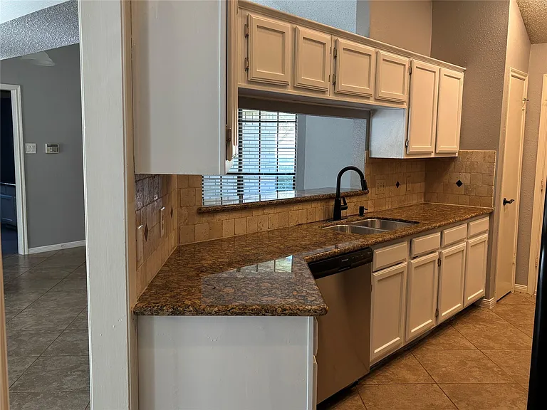 2910 Pioneer Pass — Photo 11