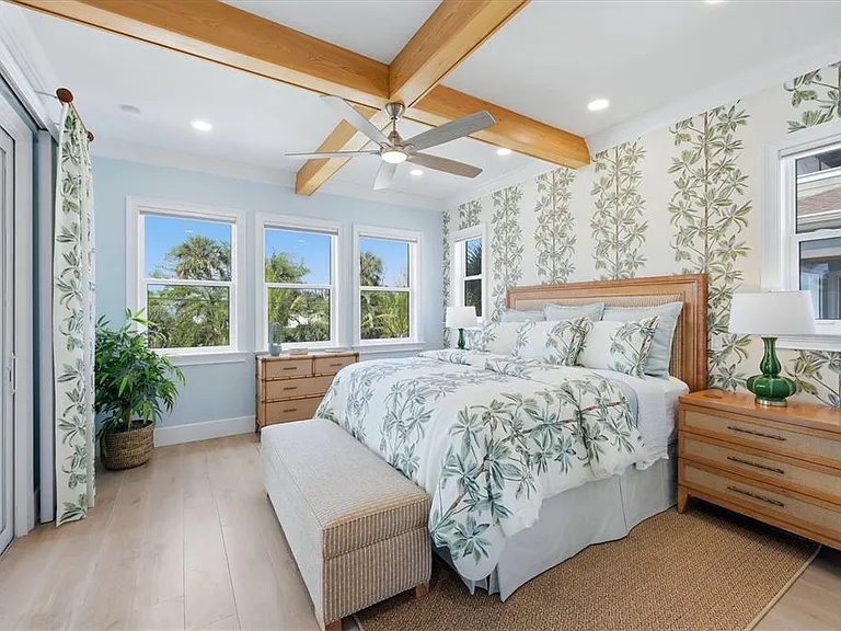 113 Aqua Ln — Photo 33