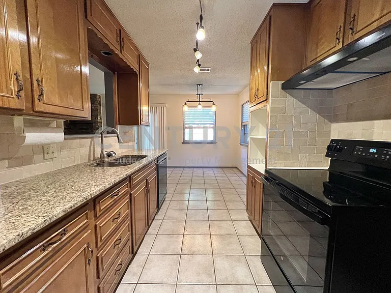 1209 Irwin Dr — Photo 7