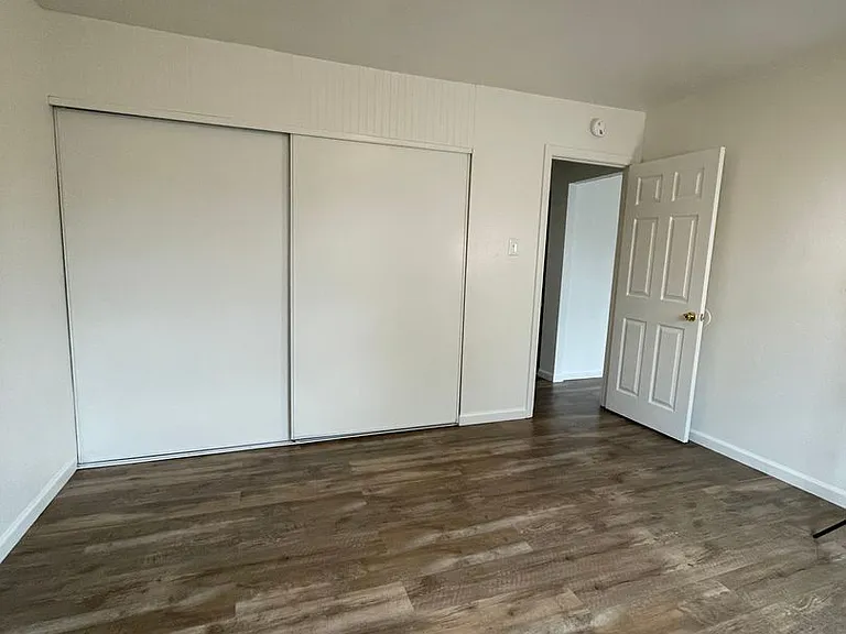2106 N Daley St — Photo 32