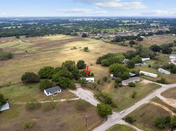120 West Ct, Springtown, TX 76082