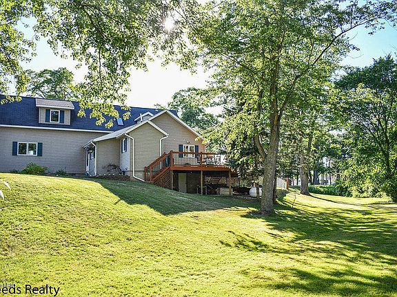 3rd image of 12018 Linden Dr