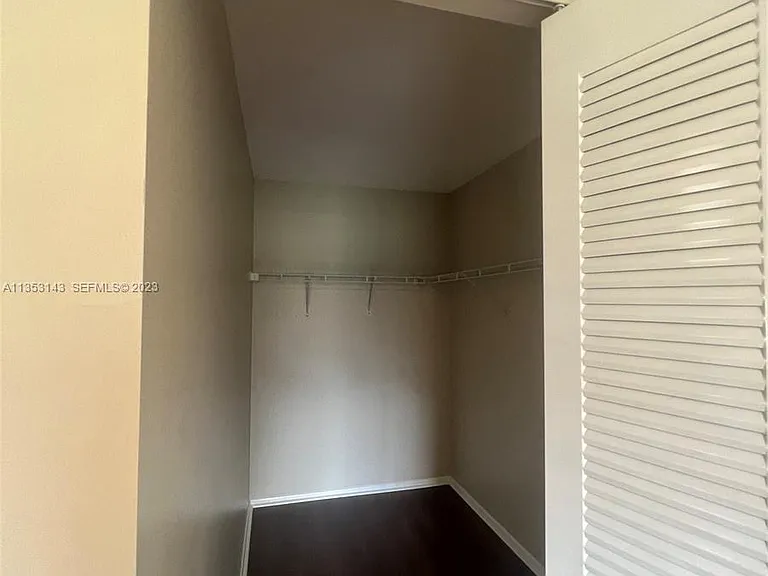 2306 Maplewood Dr — Photo 8