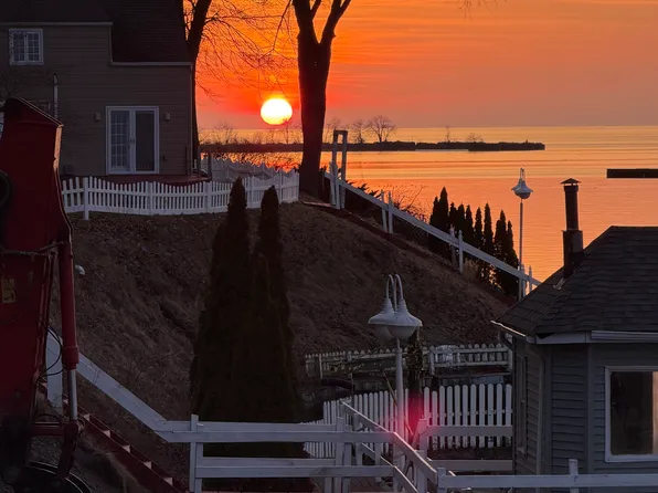 96 Edgewood Dr, Avon Lake, OH 44012