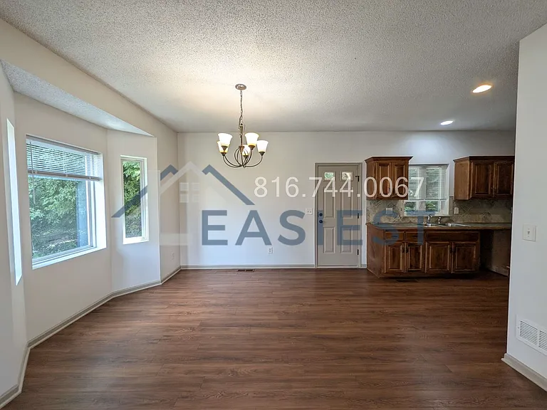 2801 Metropolitan Ave — Photo 5