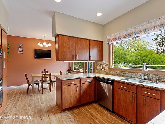 5th image of 261 Aspen Ln