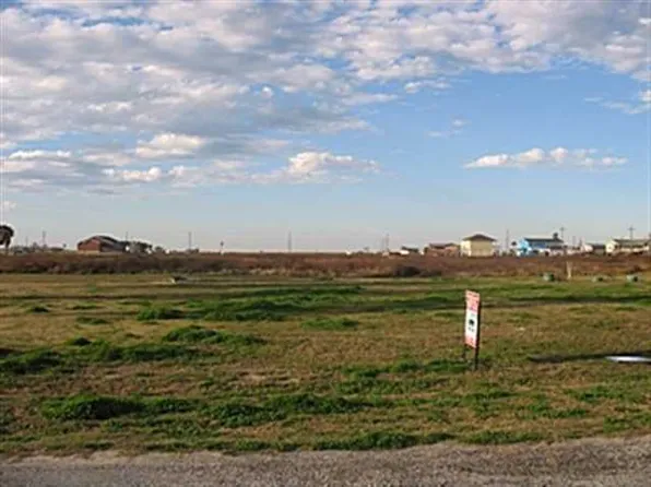 1983 Matt Dr, Crystal Beach, TX 77650