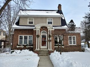 562 Roosevelt Rd, Kohler, WI 53044