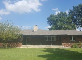 828 N Foulk Dr, Belle Plaine, KS 67013