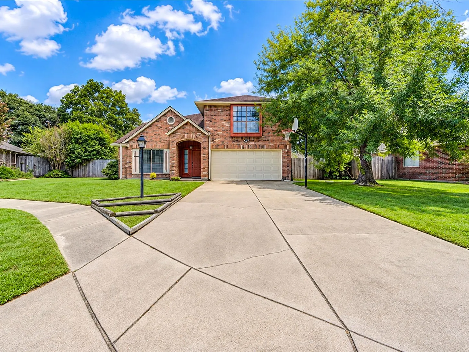 4 bed, 2.5 bath, 2528 sqft, $2,500 — Photo 3
