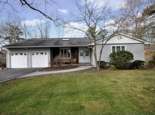 98 Midwood Ave, Nesconset, NY 11767