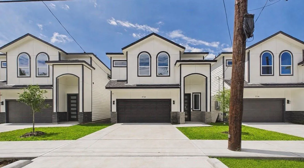 3 bed, 2.5 bath, 1882 sqft, $2,495 — Photo 1