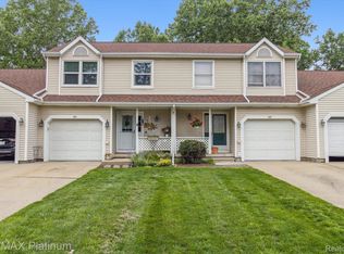 303 Meadow Pointe Dr #54, Fenton, MI 48430