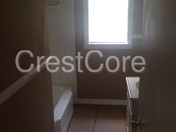 5th image of 2743 Burns Ave
