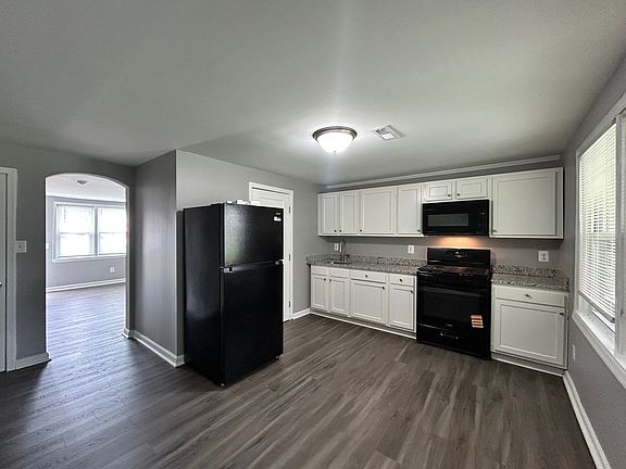 2nd image of 2617 Northshire Dr