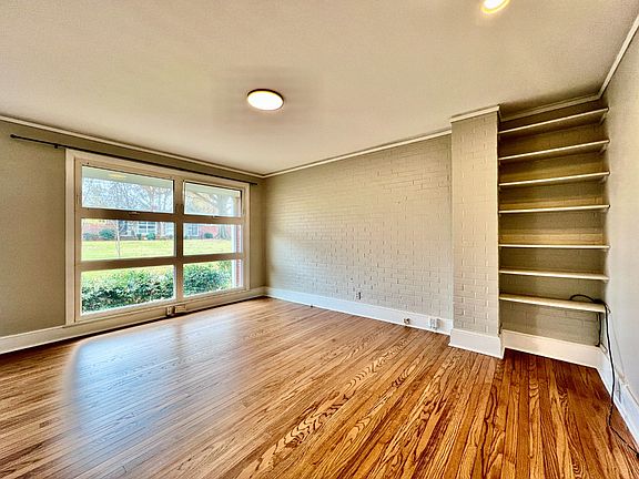 4th image of 4709 Woodlark Ln
