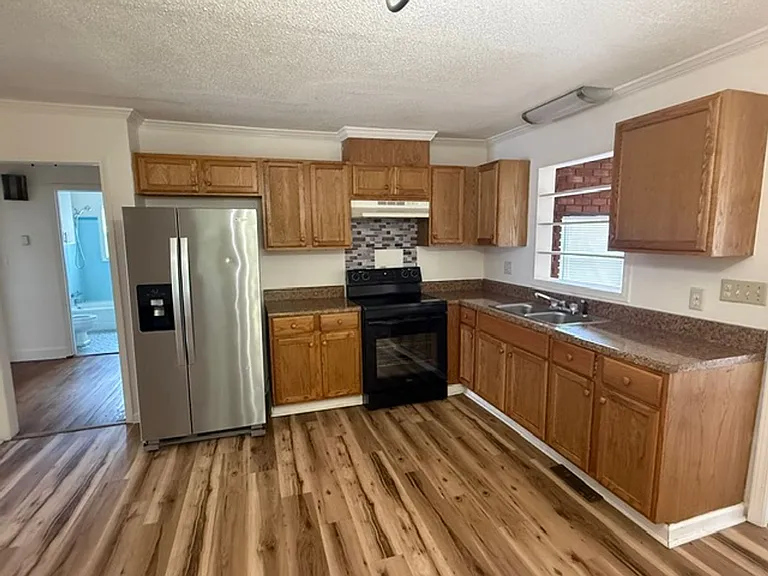 1003 Apple St — Photo 4