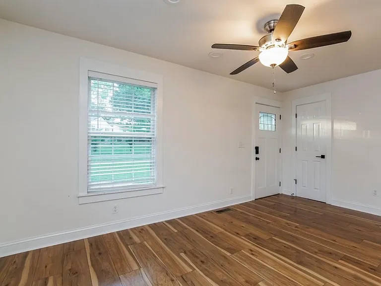 435 Lansing St — Photo 17