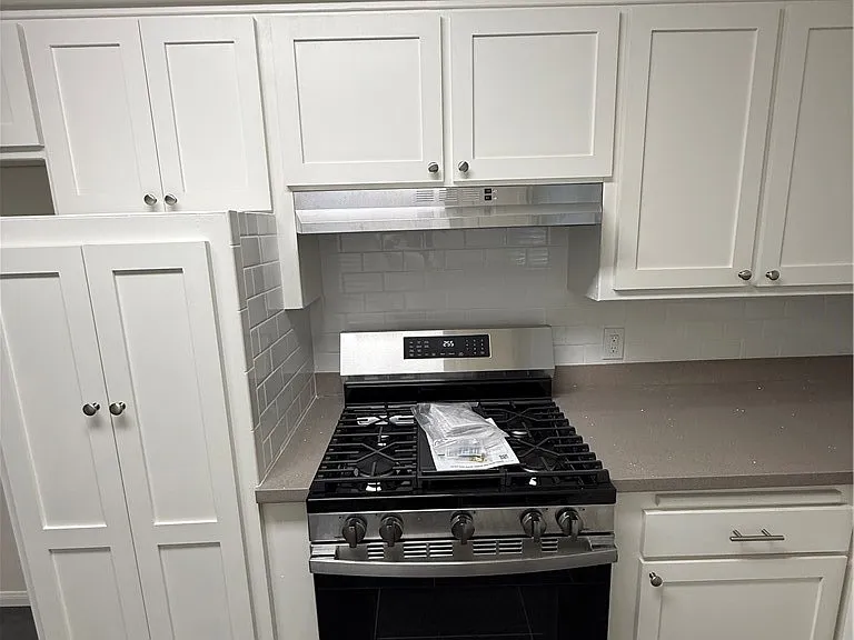 10317 Pinehurst Ave — Photo 10