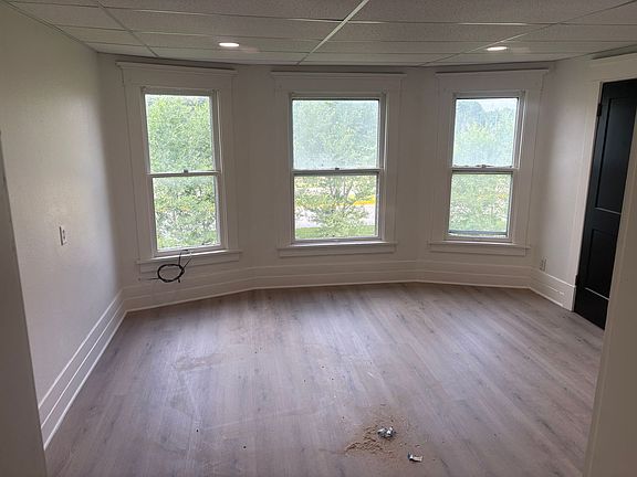 2nd image of 339 Saxon St APT 2