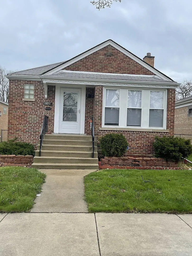10037 S Hoxie Ave photo 1