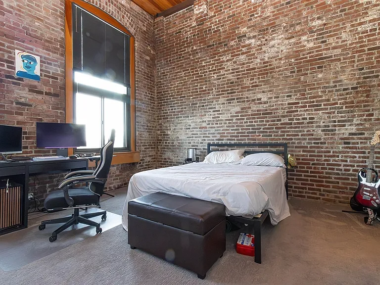 320 W 2nd St #512 — Photo 12
