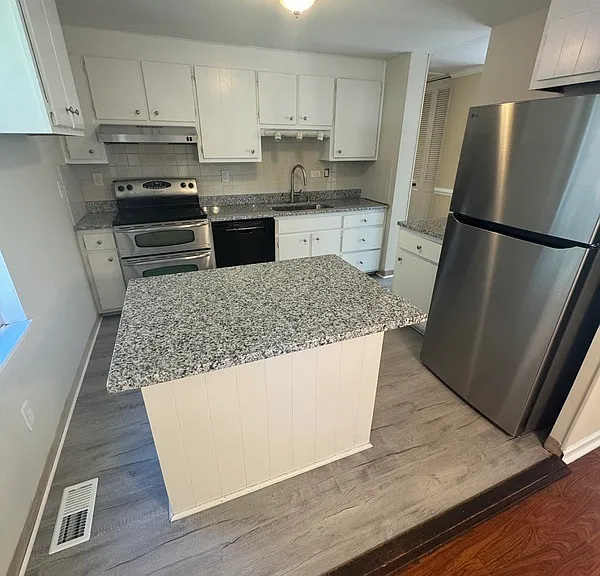 4020 Laurelwood Rd — Photo 6