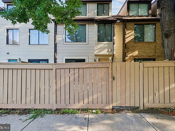 2nd image of 9846 Brookridge Ct