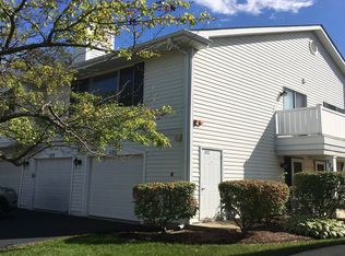 575 Willowcreek Ct #4-3, Clarendon Hills, IL 60514