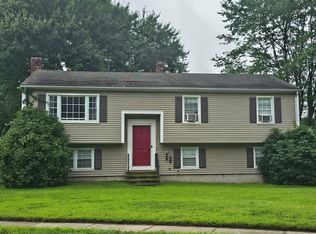 140 Williamsburg Rd, Bridgeport, CT 06606